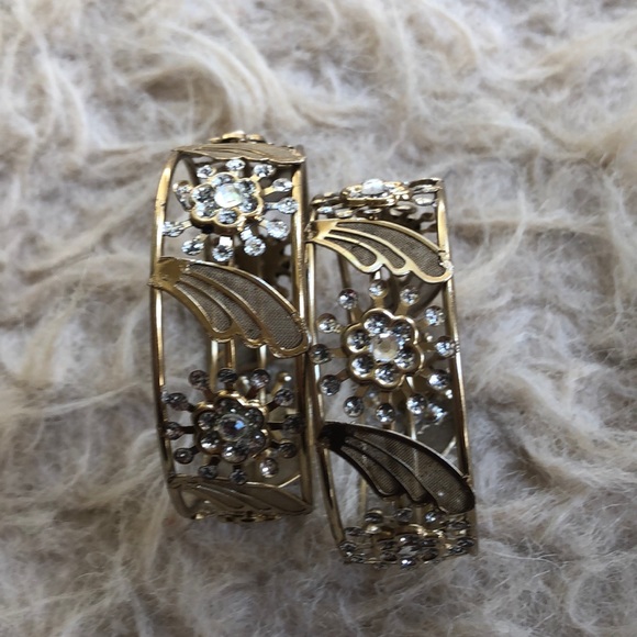 Set of 2 gold colored broad bangles - Picture 3 of 6